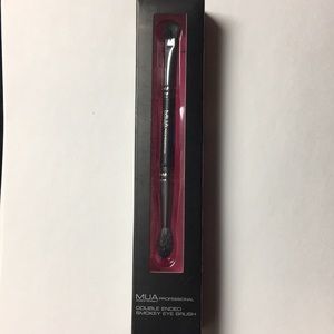 MUA Double Ended Professional Smokey Eye Brush